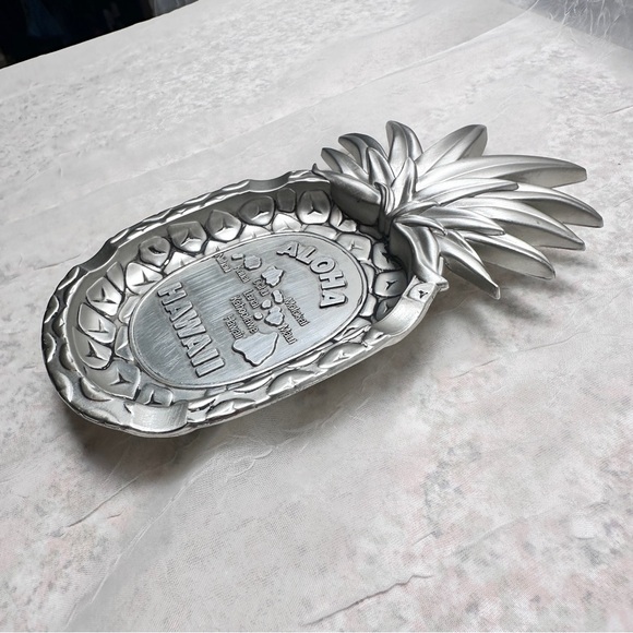Pineapple Shape Silver Metal Aloha Ashtray w/ State of Hawaii Engraving - Picture 11 of 15